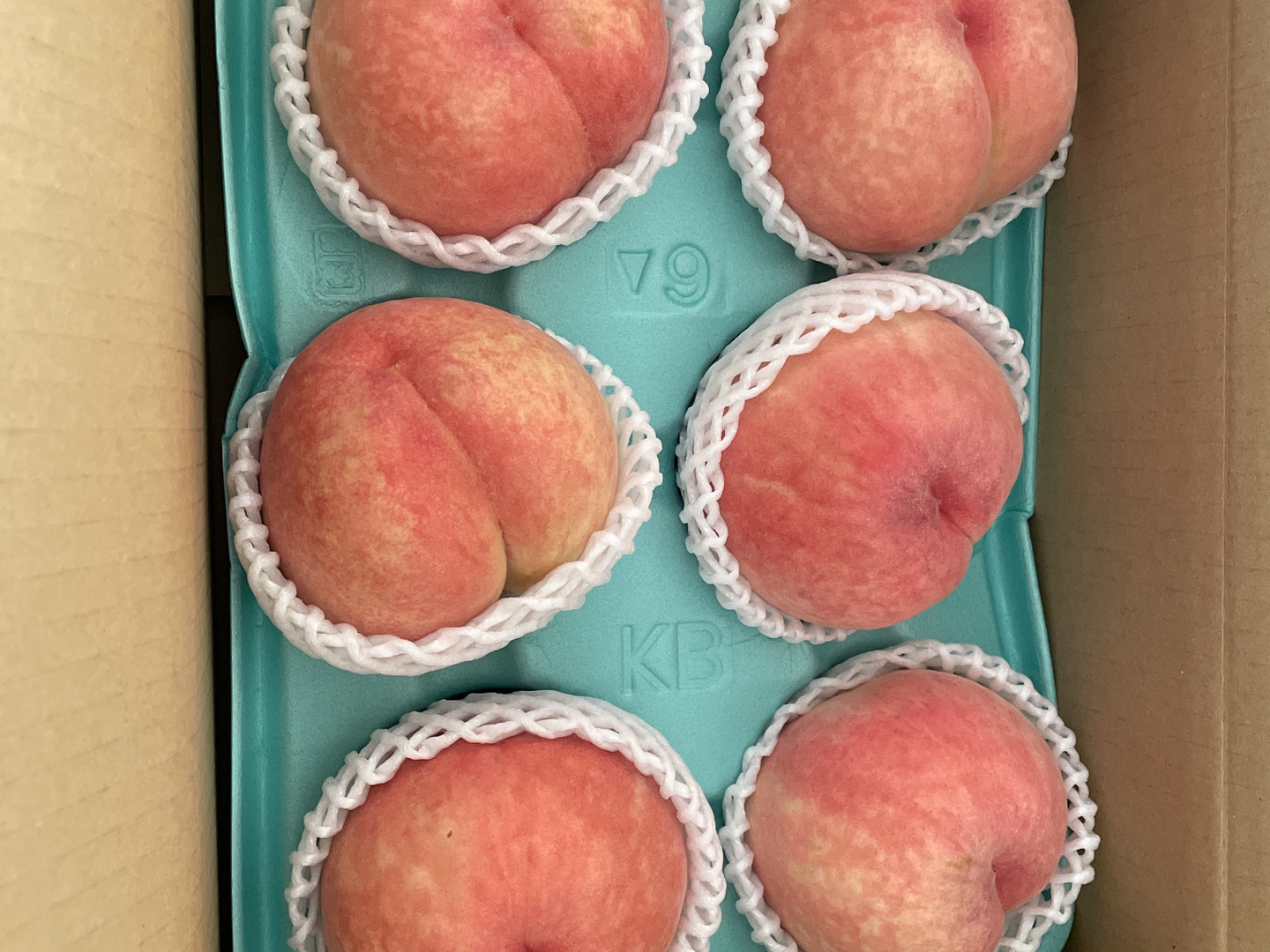 贈答用】おどろくほど硬くて大きい「おどろき」桃 80サイズ箱 秀品