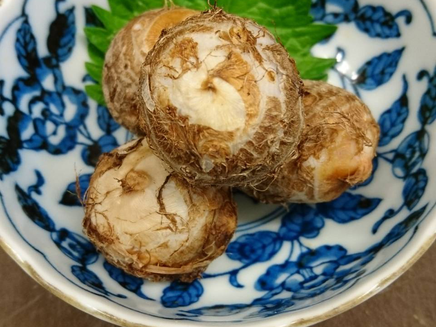 千葉県産 土垂れ 里芋 種芋 Sサイズ 20kg 千葉県産 土垂れ 里芋 種芋 Sサイズ 箱込25kg｜Yahoo!フリマ（旧