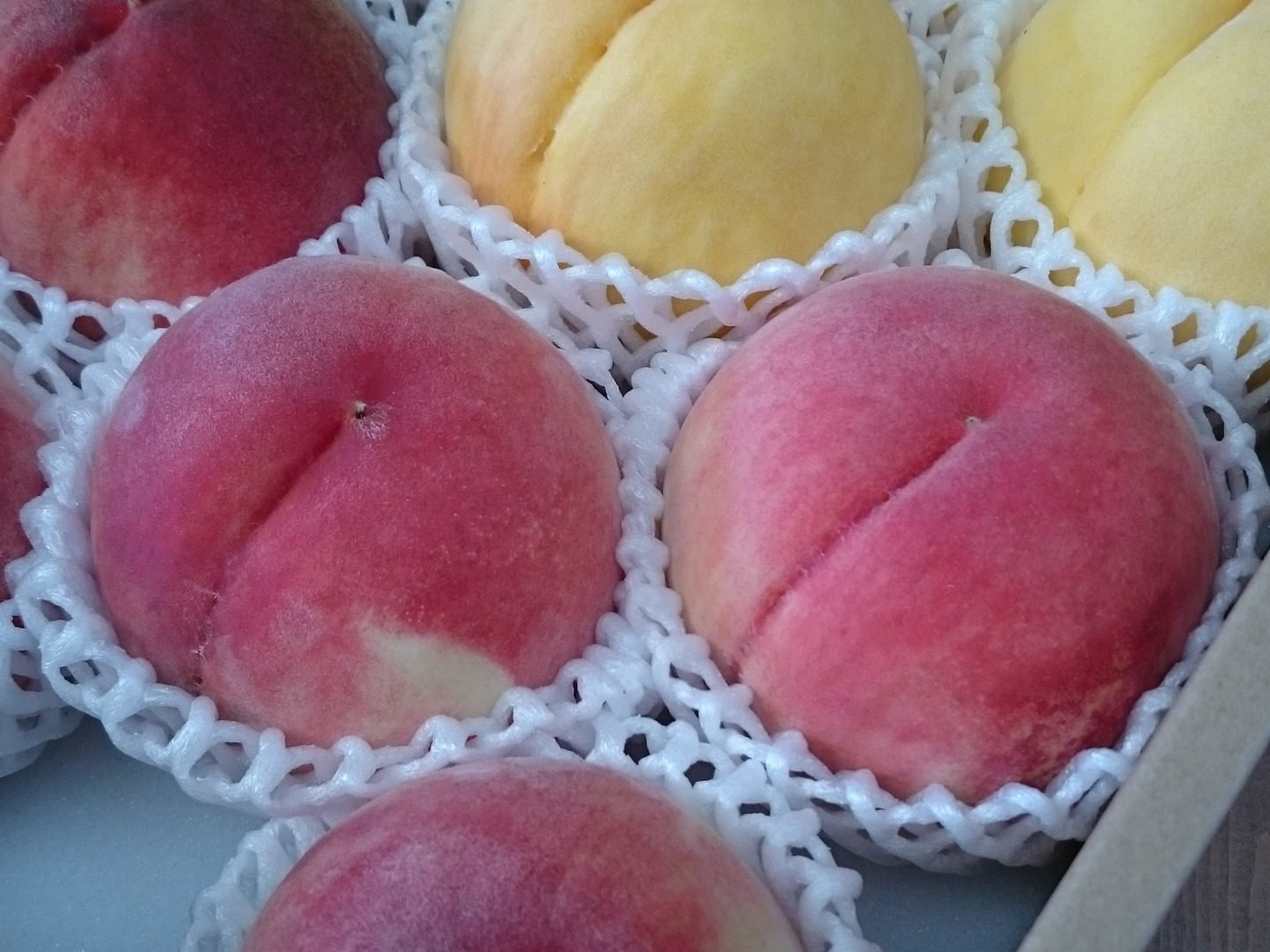 8月上旬限定セット】山梨県産桃 赤＆黄の詰め合わせ（3kg