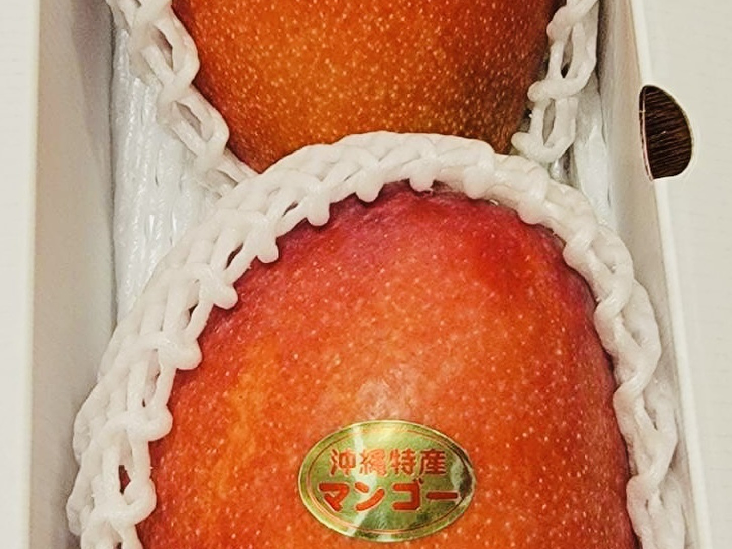 沖縄県産】アップルマンゴー。自宅用☆大玉4玉入り（2Kg）：沖縄