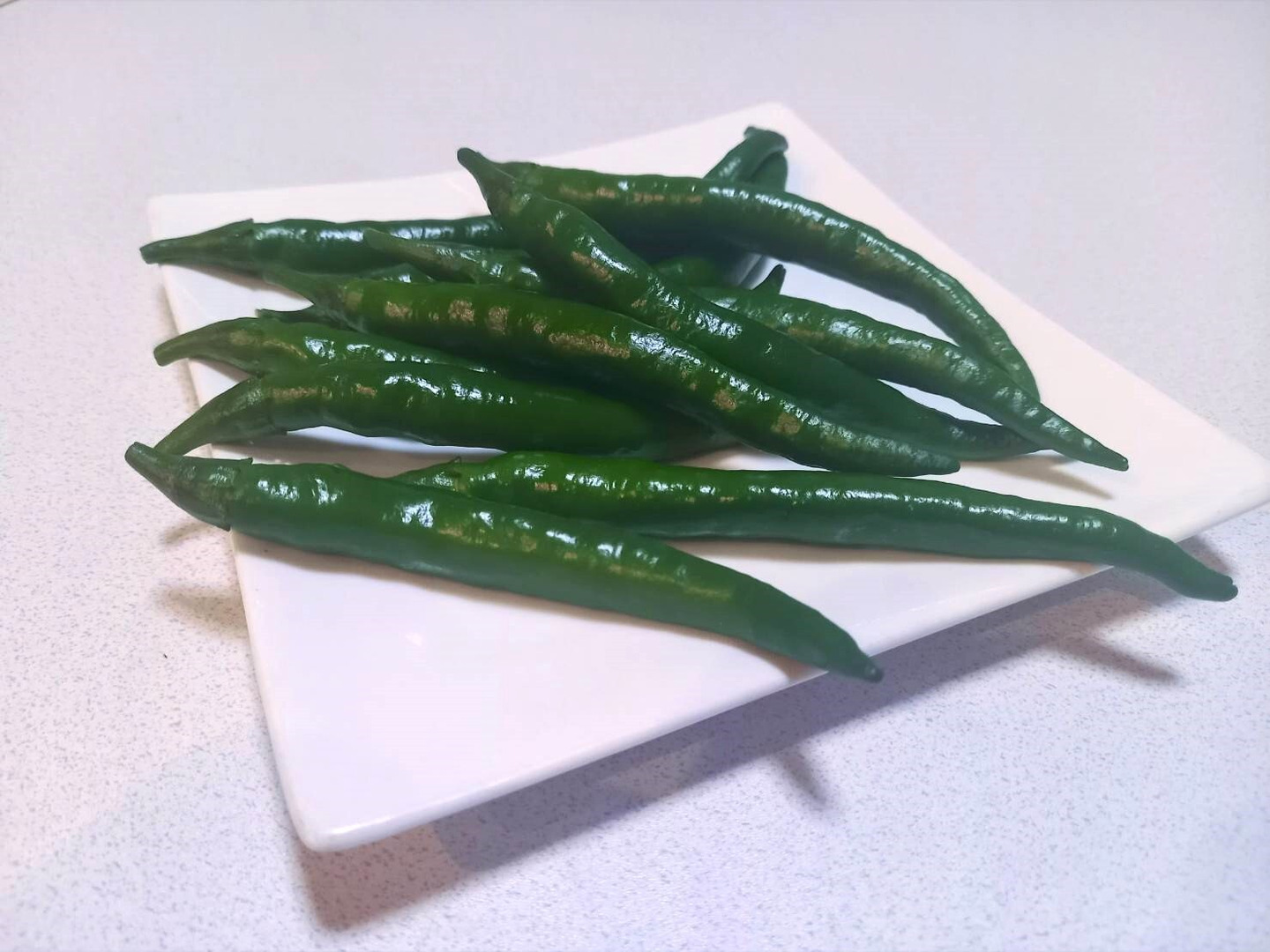 ガツンと刺激！うまみたっぷり激辛青唐辛子『ホットパラソルEX