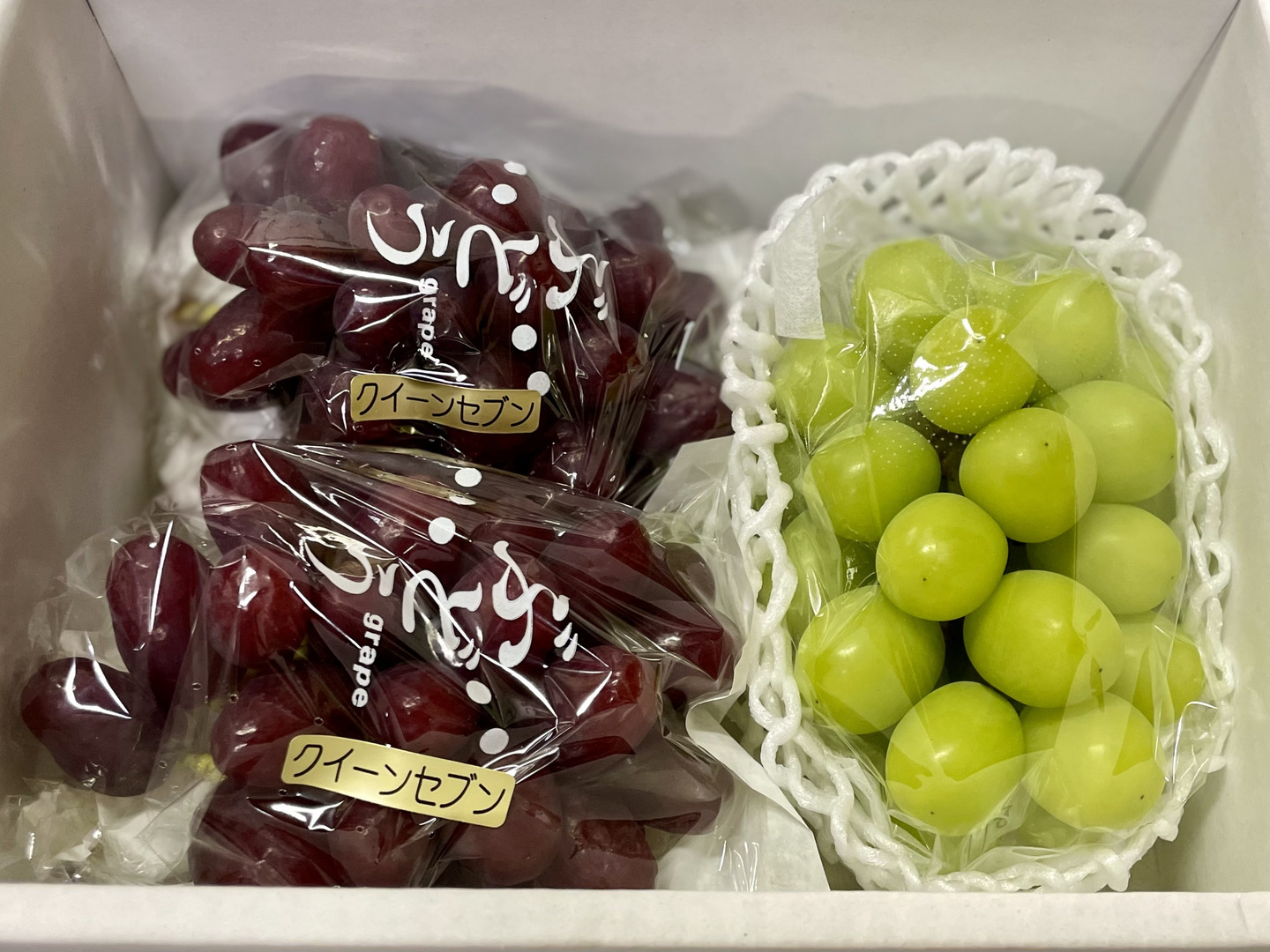 公式の  シャインとクイーンセブンの親子セット♪約1.2kg：山梨県産の フルーツ
