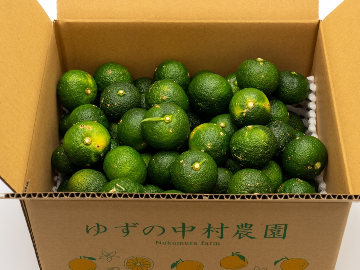徳島県産　実生青柚子　中玉5キロ以上入り値下げしました朝収穫後にお届けします 徳島県産 実生青柚子 中玉5キロ以上入り値下げしました朝収穫