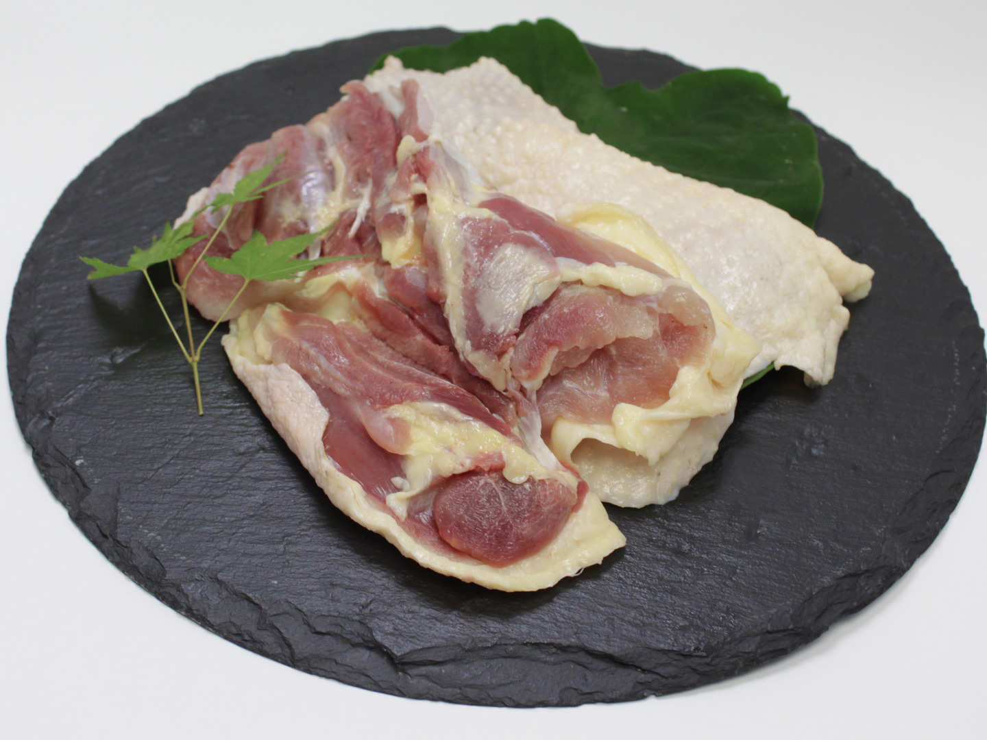 濃厚な味！黒さつま鶏 もも肉 4枚 計約1kg：鹿児島県産の黒