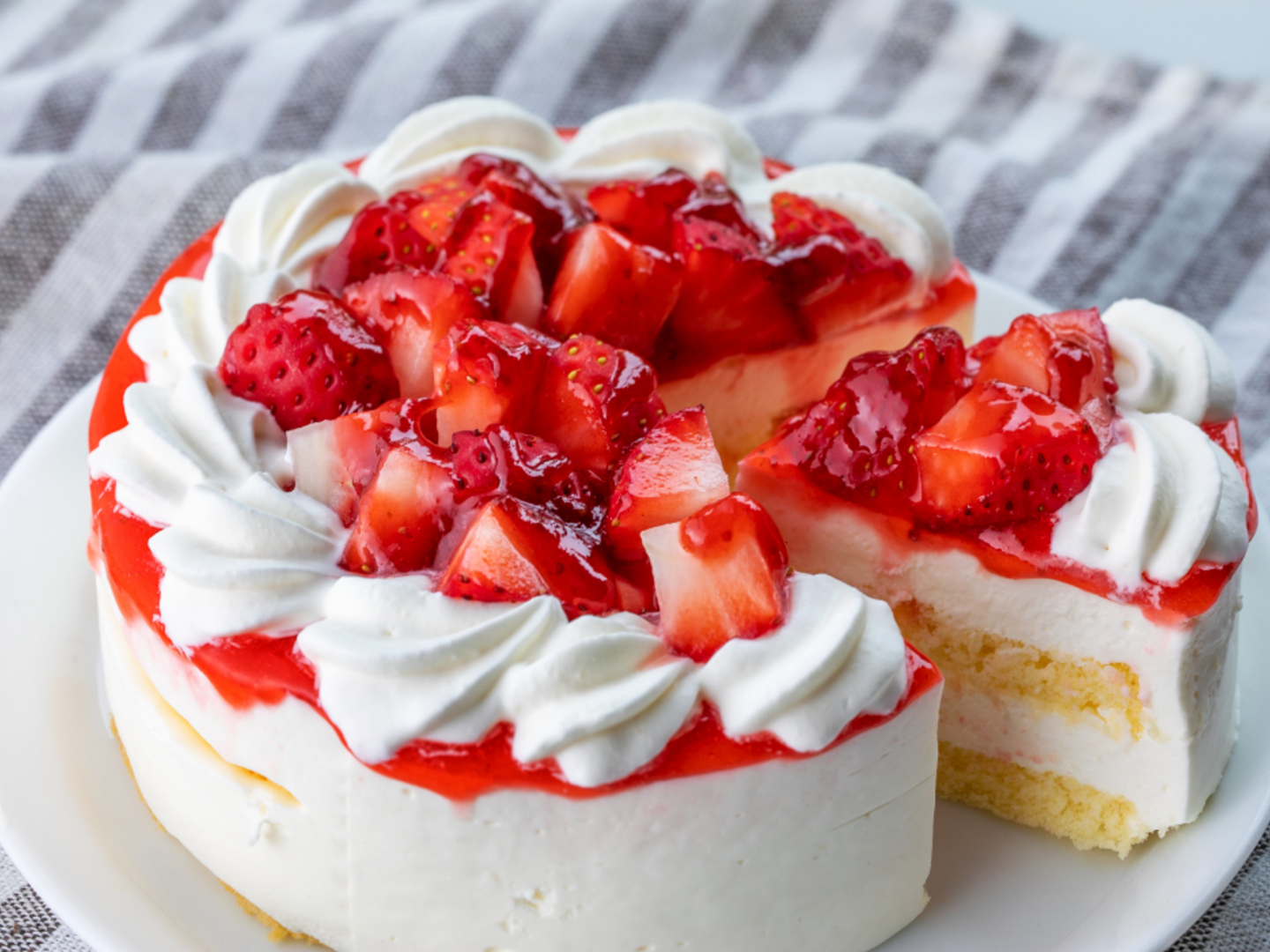 Erzi 廃盤 ストロベリーバースデーケーキ(1カット) Erzi 廃盤 ストロベリーバースデーケーキ(1カット) - メルカリ