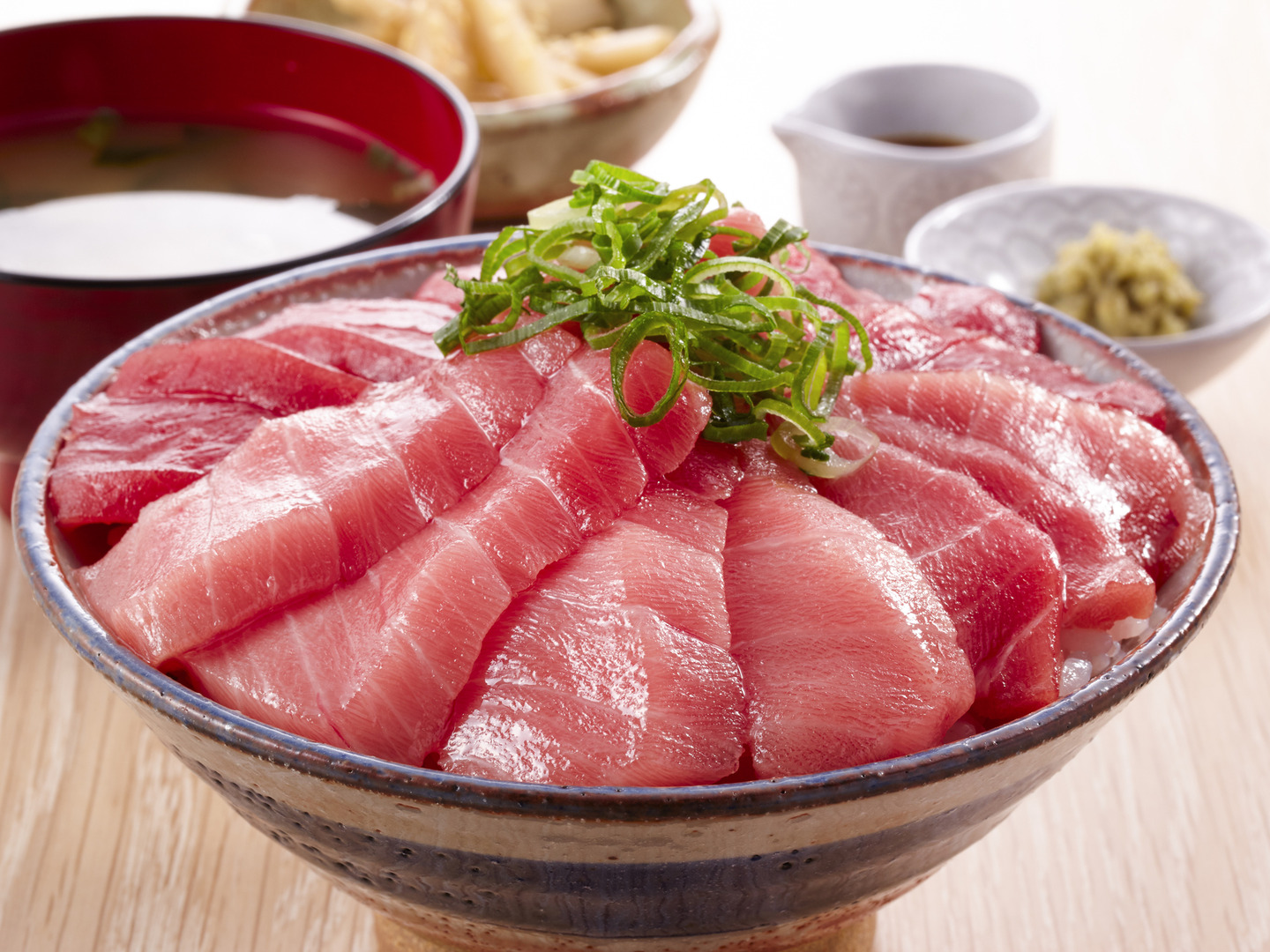冷凍 青森県大間産天然本鮪中トロ切り落とし 500g×2パックセット 大間まぐろ 中トロ・大トロ・切り落とし セット：青森県産の