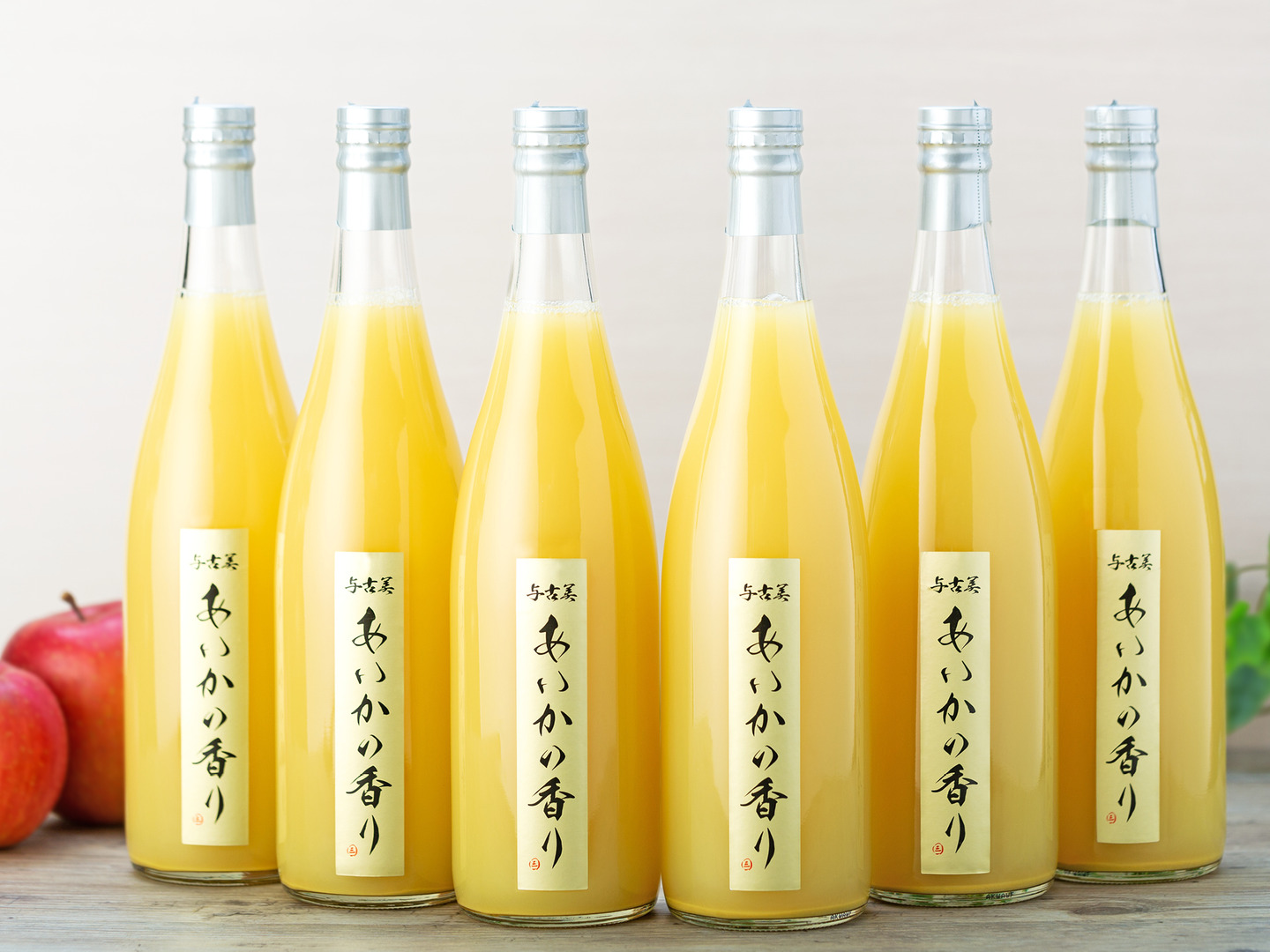 【マユリ☆】青森県産りんごジュース あいかの香り 12本 4764bd5391c29ec5495ecde29a429a