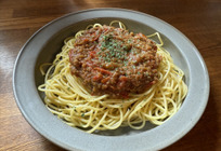 とりそぼろを使ったミートソーススパゲッティ