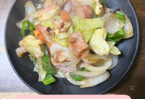 【白飯が止まらない】新玉ねぎとベーコンの香ばしオイスター炒め