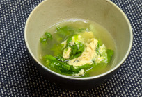 【野菜ソムリエのレシピ】リーフレタスとふわふわ卵のスープ