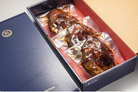 new!【ギフト】【水産庁長官賞受賞】鯉の甘煮ミニ1切×3袋入(真空パック/ギフト箱入/短冊のし可能)