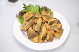 にじます唐揚げ　カットタイプ　【お腹も満足　たっぷり500ｇ】　唐揚げ粉付きで簡単時短調理！