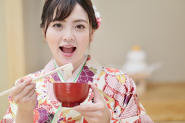 『正月餅のご予約、年末受取り』白 丸餅 30個 つきたて 生 もち米100％のお餅 12月24～28日発送 最終ご注文受付け日は12月25日正午まで 杵つき 餅  岡山の雪国産 ひめのもちnama30