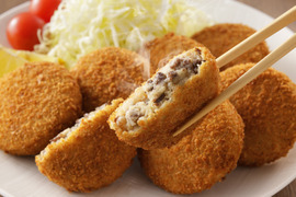 加藤さんが丹精込めて育てたじゃがいもと十勝ハーブ牛の美味しさがベストマッチ！『大地の十勝ハーブ牛コロッケ』（60g×5個入）4袋セット