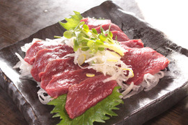 馬刺し２５０g　《やや歯ごたえのある国産種赤身の美味しい馬刺し》ブロック２～３