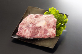 鹿児島県産　モネンシンフリーの薬師牛すじ肉１kg