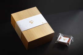 【プレミアムあんぽ柿　”琥珀”　】＜贈答用に最適！＞（秀品）大サイズ８個木箱入