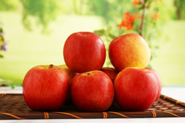 【王道サンふじ】　10㎏　46～56玉　味重視小玉　本場青森りんご　農家直送　元気なりんご