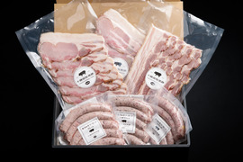 『ナッツ様専用』
★黒豚もも肉500ｇ×２　ブロック肉
★無添加生ソーセージ３種＆無添加フランクフルト（150ｇ×6パック＆130ｇ×２パック）
★十勝放牧黒豚おすすめセット（ロースハム入り）