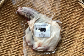希少！✨「アナグマ肉【ウデ（骨付き）】450g」ブロック
フレンチで人気のジビエ！