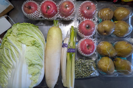 白菜、大根、ネギ、青大豆、リンゴ、ラ・フランス