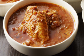【業務用高級カレー】地鶏プレミアム大手羽カレー5p
地鶏手羽が丸ごと１本入って(400ｇ)のボリューム!
1p2人前！！