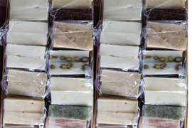 手づくり切りもちセット桜：新潟産こがねもちを時間をかけて蒸して搗いた本格的な切りもちと、味もちが入ったセット