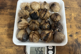 少しお安くしました　お試しください21 自然栽培　黒にんにく 人気　サイズ色々たっぷり16個　令和4年度新物　食べやすくて美味しい