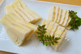 ぬかいらずで柔らかタケノコ！　絶品タケノコの刺身　朝堀りをその日のうちに出荷　もう終盤お得です！（おススメ4kg）