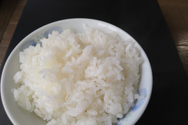 【家族のためのお米(9kg)を食べてみませんか】米粒成長期の農薬ゼロなので、安心とおいしさを味わってください。化学肥料不使用なので米粒は小さめです。ひとめぼれ9kg　標準精米、玄米も可。