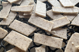 自宅でレンチン！出来立ての堅餅菓子を召し上がれ！くるみあられ用種餅（45枚入り２袋セット）