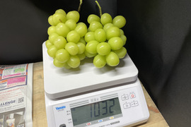 ☆最後の１つセット☆おまけ付き☆甘くてジューシーな完熟シャインマスカット！【家庭用】１㎏
S-k1