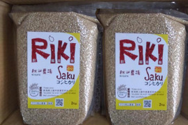 【新米予約】【玄米2Kg×2】「Riki-Saku」コシヒカリ　真空チャックパック入　新潟県秋山農場産。石抜き選別済み。