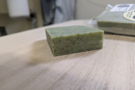 ヨモギ餅　　ヨモギと白の、食べ比べ