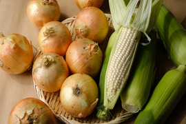 ★★初夏の甘うまセット★★（淡路島玉ねぎ2.5kg+ホワイトコーン5本）とうもろこし　トウモロコシ