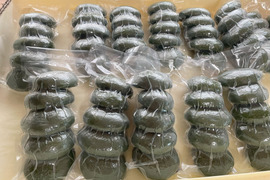 よもぎ草の優しい香りが詰まった草丸餅１５個セット(真空包装５個入り×３袋)