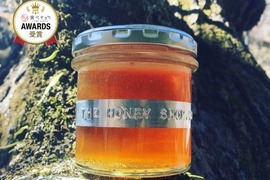 【天然日本蜜蜂の非加熱の生蜂蜜】　　絞り蜜/150g  （※一般的たれ蜜とは異なる栄養成分）※本物をお探しの方どうぞお試しください。※3本ご注文で4本目無料サービス中🎁　【朝市限定】