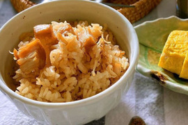 炊きあがったホタテはふっくら柔らか！

ごはんに混ぜて炊くだけで本格ホタテ炊き込みごはん！「ほたて飯の素」【200g】×3パックセット