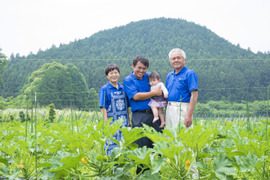 【福袋】日頃の感謝を込めてダンボール80サイズぱんぱんで自然栽培野菜8〜10品目セットのお届けの為箱が変形しているかもしれませんがご了承下さい。