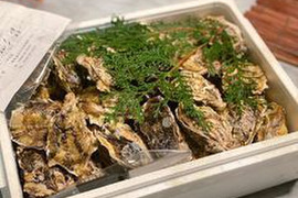 牡蠣ファミリー　小さいのや、大きいの、ありのままの殻付き牡蠣を選別せずギッシリ約30〜40個詰め込みました。（加熱調理用）約3.5キロ　ナイフ無し
