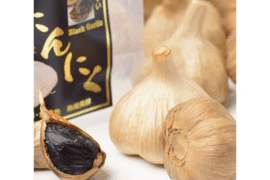 旨みを最大限に引き上げた「津軽黒にんにく」安定の玉タイプ 1kg 全サイズ混合 青森県産にんにくを熟成発酵！