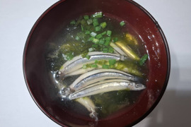 きんなご（約1kg）とあおさ（約400g）、お味噌汁、お吸い物セット