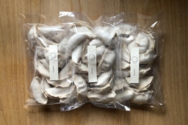 【北海道発】有機野菜と放牧豚のぎょうざ3袋セット（320ｇ｟20ｇ×16個入り｠×3袋）