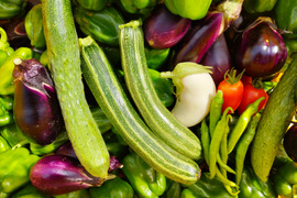 リピーター様歓迎。おまけつき野菜セット。もちろんヤギまっしぐら！