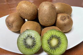 農薬・化学肥料不使用、　熟成で甘みが乗ってきた！グリーンキウイＳサイズ2ｋｇ