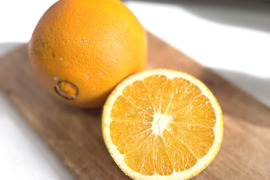 ◆販売準備中【晴れの国・岡山産】独特の香りとキレの良いすっきり甘酸味！特別栽培ネーブルオレンジ～２Kg前後入り～三か所ある栽培場所で収穫した果実をミックスしています【大小無選別・風味食べ比べ】