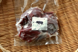 赤ワイン煮込みに！《ジビエ》『猪スネ肉610g（骨付き）10』旨味じんわり、ホロホロやわらか💕