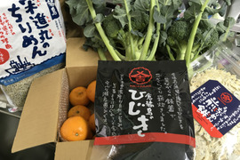 週末お届けお試し１5００円　１７日限定常温福箱過ごしやすい野菜、果物、煎餅もぎたてブロッコリ、小粒はるみ、ちりめん煎餅　ひじきも！！(送料価格お手頃常温便ちりめんは入ってないです