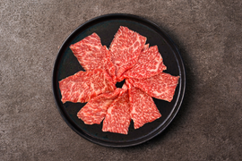 ＼ 新商品 ／ 焼肉用リブロース100g　口にいっぱいに広がる甘い脂と赤身の旨味♪