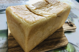 【ギフトセット】熊本県産米『森のくまさん』をつかった極上生食パン(2斤) ＋もっちもち！！ 玄米ロールパン5個！！！